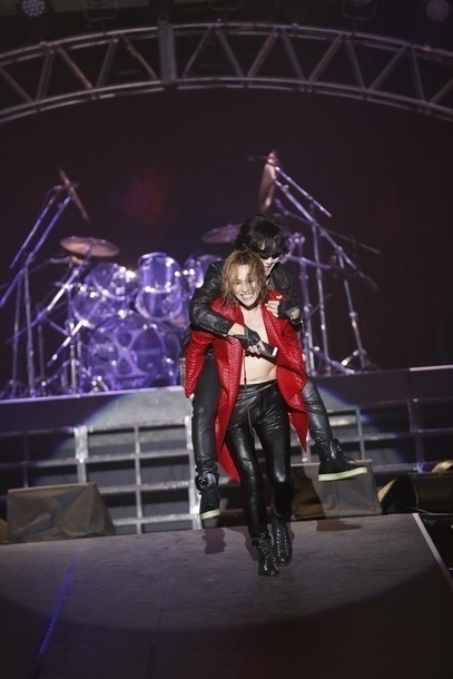 X JAPANのアンコールでの「ENDLESS RAIN」で会場からは感極まる合唱が起こる  (c)テレビ朝日ドリームフェスティバル2015