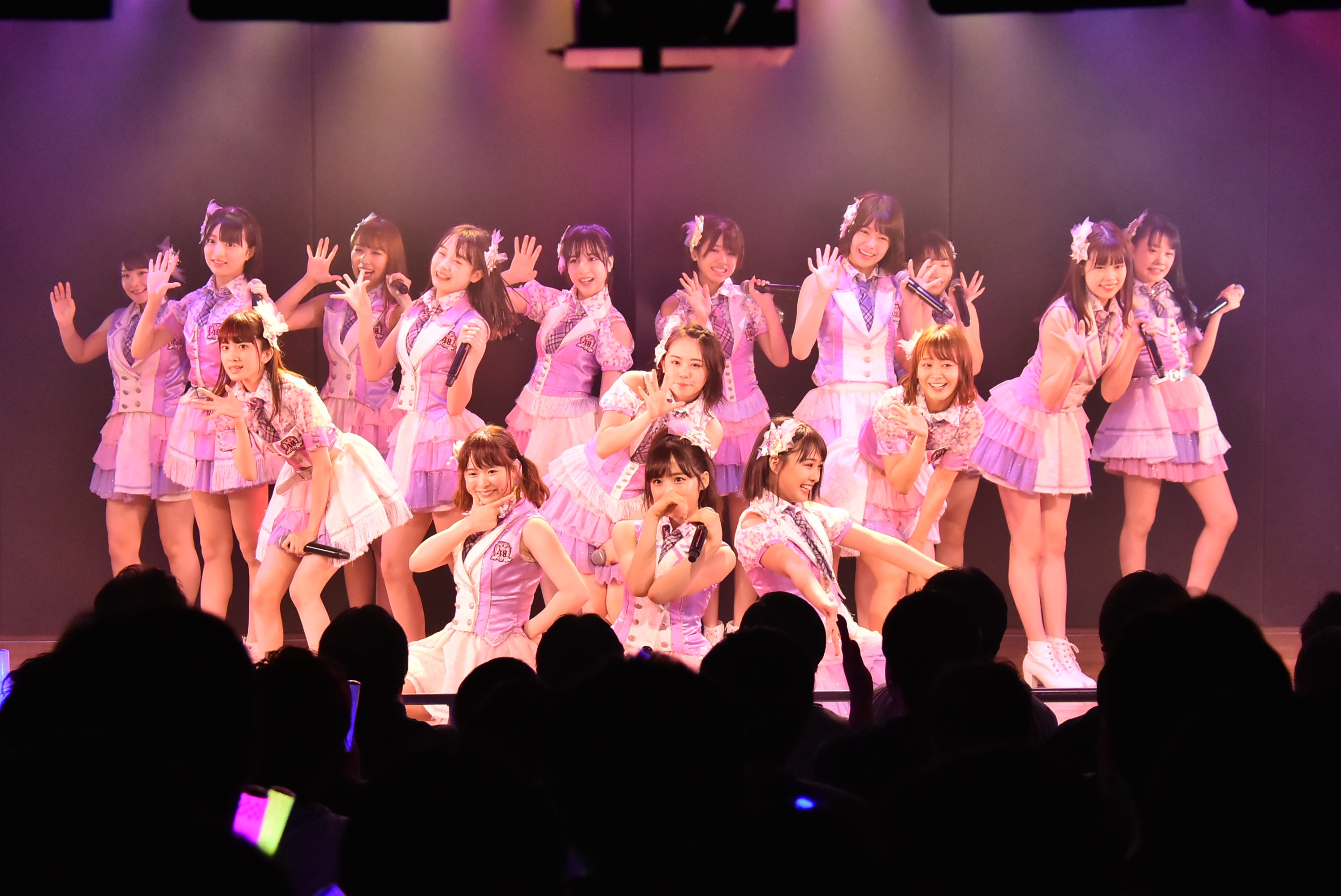 AKB48チーム8「その雫は、未来へと繋がる虹となる。」公演　小栗有以（センター）
