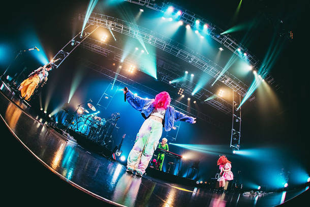 『LIVE 2021「 Dear_____ 」』（Photo by ゆうと。）