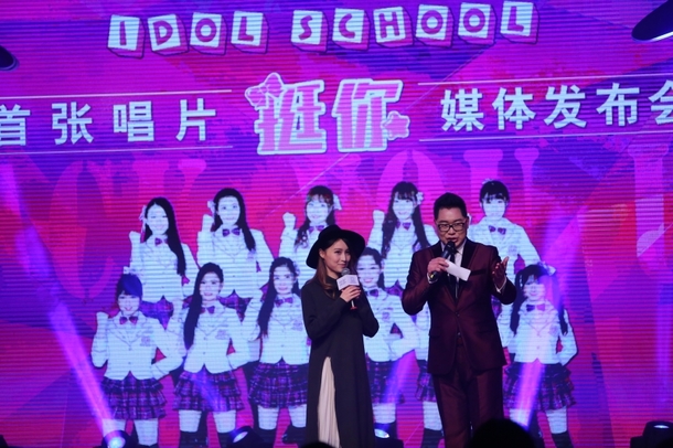 Idol Schoolをプロデュースするリンリン（元モーニング娘。）（写真左） 