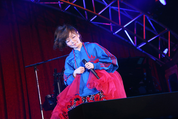 aikoのステージ  (c)テレビ朝日ドリームフェスティバル2015