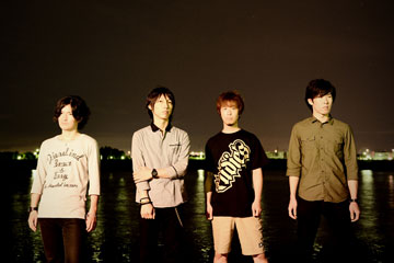 L→R　MAHIRO（Gu&Cho）、KEIT（Vo&Gu）、AKIHIKO（Dr&Cho）、TOHRU（Ba&Cho）