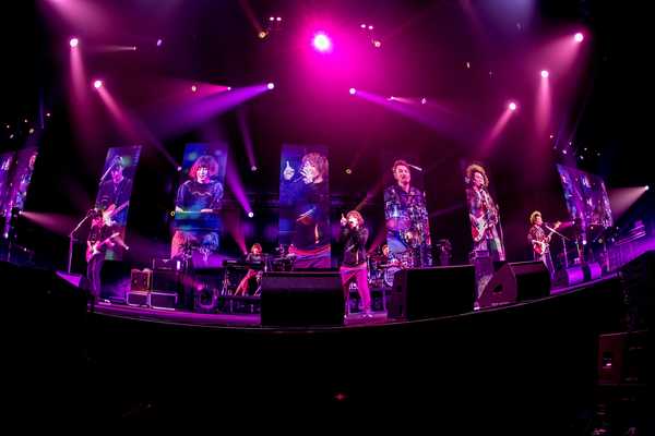 Aqua Timez 13 000人が集まった横浜アリーナでラストライブ Last Dance を開催 Okmusic